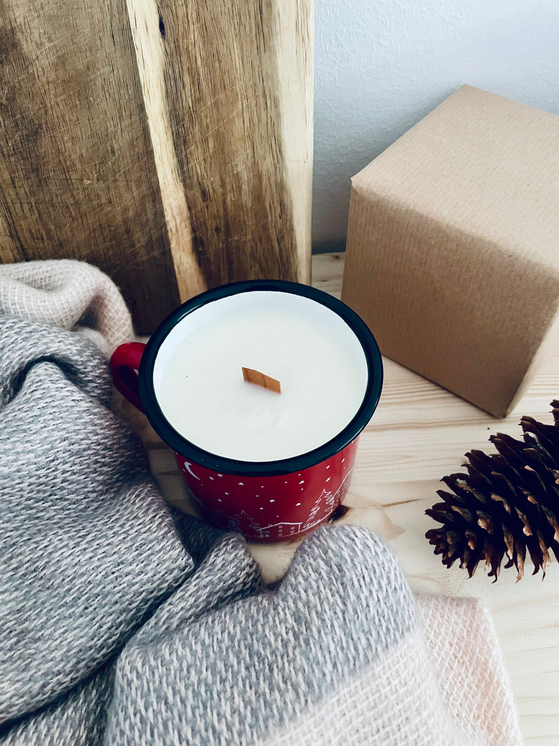 Holly Jolly candle